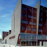 Prefeitura de Middelburg, na Holanda: prédio novo investiu no concreto colorido acinzentado