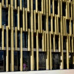 Nova sede da Aliança Francesa, na Colômbia: concreto colorido realça as formas do edifício