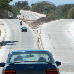 Carretera na Costa Rica: quilometragem de rodovias pavimentadas em concreto supera o que existe no Brasil.
