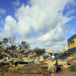 Construção em concreto armado destruída por tornado que atingiu Xanxerê-SC, em abril de 2015