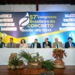 Mesa de debatedores no 57º Congresso Brasileiro do Concreto: sustentabilidade do material foi o tema central do encontro