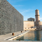 Mucem, em Marselha, na França: fachada e passarela construídas com concreto de ultra-alta performance.