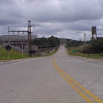 Rodovia de 23 quilômetros que leva à fábrica da Cia. de Cimento Itambé: laboratório para pavimento rígido