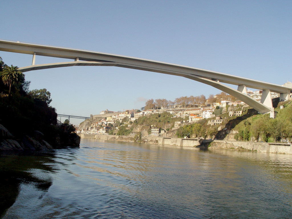 Ponte Infante Dom Henrique, modelo de estrutura “high-tech”: concreto protendido leve, concreto armado esbelto e monitoramento de patologias