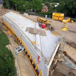 Instalação do túnel pré-fabricado de concreto começou na noite de sexta, dia 20 de maio, e terminou na madrugada de segunda-feira, 23 de maio