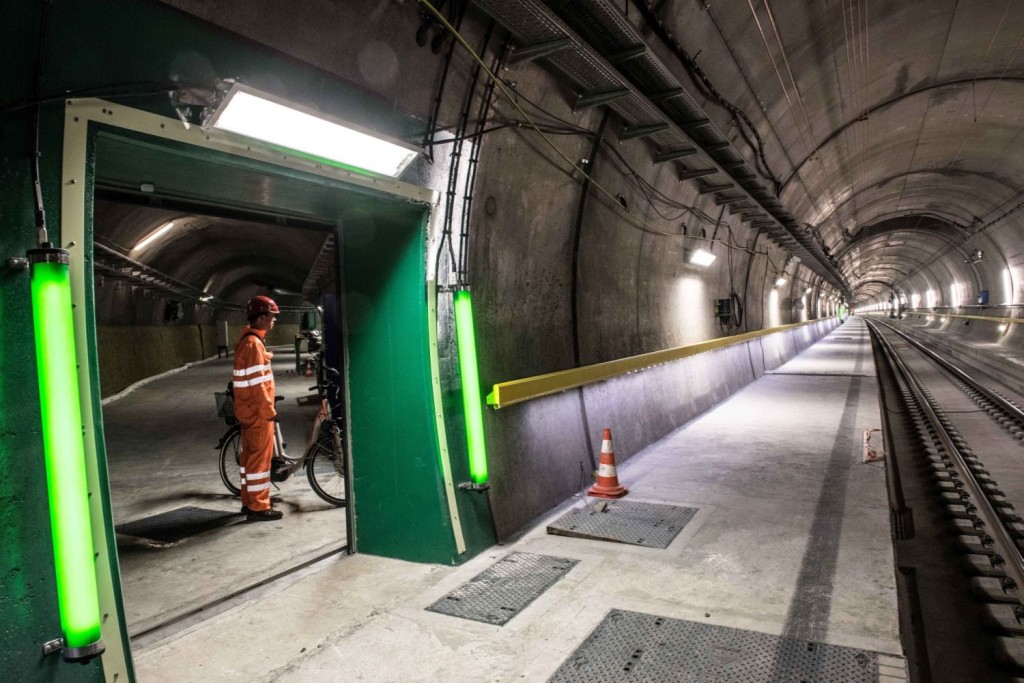 Segurança é prioridade no túnel, que conta com várias áreas de escape 