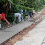 Pavimentação artesanal para facilitar o acesso de caminhões: outro tipo de obra que usa agroconcreto