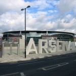 Letras gigantes de concreto: mais que realçar quem é o dono do estádio, elas estão ali para carros e caminhões-bomba