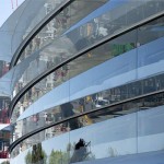 Espessas placas de vidro revestem toda a fachada da Spaceship da Apple