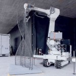 Robô fabrica a malha de aço que recebe o concreto e dispensa fôrmas
