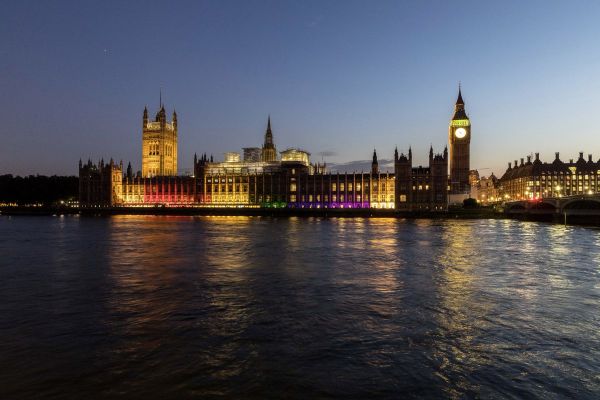 Em reforma, Big Ben volta a tocar em Londres