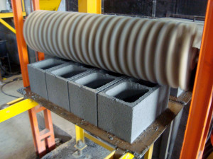 Bloco de concreto produzido em vibroprensas: processo permite fabricar uma grande família de produtos