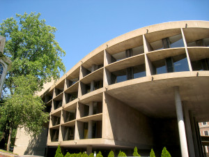 Centro Carpenter para Artes Visuais: único edifício projetado por Le Corbusier nos Estados Unidos. Crédito: Pinterest.