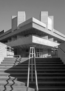 Teatro Nacional de Londres: umas das principais referências da arquitetura brutalista na Europa. Crédito: BlueCrowMedia.