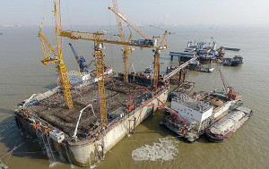 Concretagem da base que sustenta a torre principal da Hutong Bridge foi ininterrupta durante 100 horas