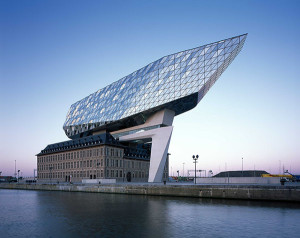 Prédio da autoridade portuária da Antuérpia, na Bélgica: legado de Zaha Hadid . Crédito: MIPIM Awards