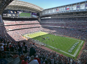 NRG Stadium, em Houston-Texas: inaugurado em 2016, é considerado atualmente o mais moderno estádio do mundo.  Crédito: Populous