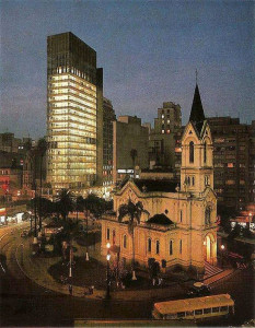 Foto de acervo do edifício Wilton Paes de Almeida no auge de sua estrutura arquitetônica: marco da engenharia paulistana
. Crédito: acervo João José Basso