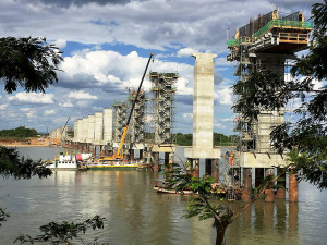 Ponte sobre o rio São Francisco, da Fiol: ferrovia desperta o interesse dos chineses . Crédito: VALEC