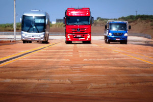 Circuito é formado por 16 diferentes tipos de terrenos, num total de 12 quilômetros de extensão. Crédito: Daimler-Benz