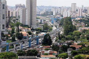 Monotrilho na cidade de São Paulo-SP: uma das obras paralisadas no Brasil, e que afetam o PIB da construção. Crédito: Divulgação