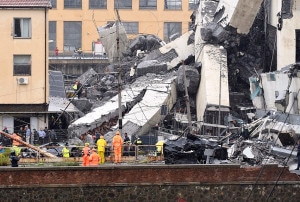 Destroços da ponte Morandi, em Gênova-Itália: colapso da estrutura causou 43 mortes. Crédito: Andrea Leoni/AFP