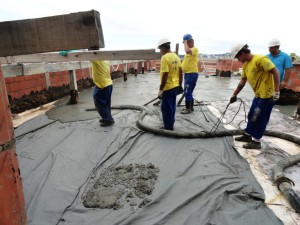 Uso de manta de impermeabilização recoberta por argamassa cimentícia é uma das soluções usadas para melhorar a estanqueidade de lajes.  Crédito: UFRGS 