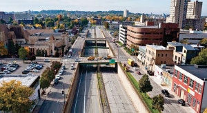 Inner Loop East antes da transformação: tráfego de veículos tinha total prioridade. Crédito: City of Rochester