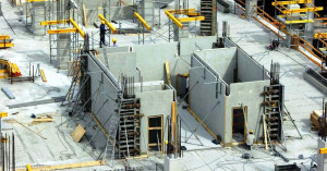 Tecnologia de painéis estruturais de concreto permite montagem rápida das paredes e das lajes no canteiro de obras Crédito: Prilhofer