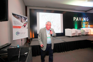 Marcílio Augusto Neves, na Paving Expo: projetos inicialmente licitados para pavimento com asfalto foram revertidos para pavimento em concreto Crédito: Mecânica Comunicação Estratégica