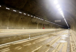 Complexo de túneis da rodovia Régis Bittencourt, na região da serra do Cafezal, em São Paulo, usa a tecnologia autocicatrizante através de aditivos Crédito: Governo de SP