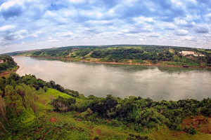 Local onde será construída a ponte ligando Porto Murtinho-MS e Carmelo Peralta, sobre o rio Paraguai Crédito: Acifi