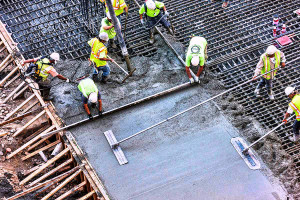 Boa concretagem é uma combinação de especificações de projeto com execução correta no canteiro de obras.  Crédito: Banco de Imagens 