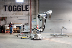 Campo de testes dos robôs acontece em Nova York e máquinas aumentam em 5 vezes a produtividade na montagem das armaduras.  Crédito: Toggle