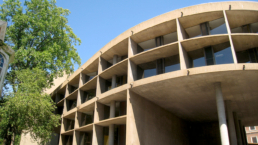 Centro Carpenter para Artes Visuais: único edifício projetado por Le Corbusier nos Estados Unidos. Crédito: Pinterest.
