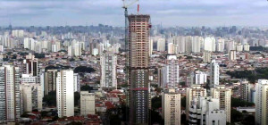 Figueira Altos: projeto antes do plano-diretor de 2014 permitiu que edifício residencial mais alto de São Paulo-SP fosse construído. Crédito: Youtube/Porte Engenharia e Urbanismo