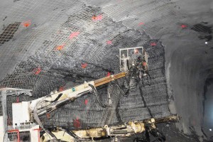 Concreto projetado é a tecnologia construtiva que mais cresce no mundo. Por duas razões: dispensa fôrmas e é fácil de aplicar. Porém, requer boa composição e execução. Crédito: Banco de Imagens