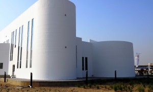 Prédio público de Dubai tem 6.400 m2 e se tornou o maior do mundo a ser construído com impressão 3D em concreto. Crédito: Apis Cor