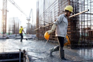 Mulheres na construção civil tendem a ocupar mais vagas, conforme novas tecnologias forem chegando ao canteiro de obras. Crédito: ONU