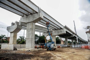 Apesar do número reduzido de trabalhadores, canteiros de obras não paralisaram atividades por causa da pandemia. Crédito: Tomaz Silva/Agência Brasil