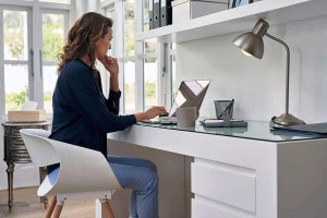 No home office é importante ter um local adequado e entender que a jornada é um dia normal de trabalho, porém em casa. Crédito: Banco de Imagens