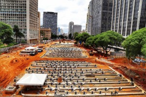 Obra de revitalização do Vale do Anhangabaú, em São Paulo-SP, vai receber placas cimentícias em área de 53 mil m². Crédito: Roberto Parizotti/Fotos Públicas