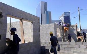 Conseguir manter os canteiros de obras em atividade durante a pandemia foi uma das vitórias do setor da construção civil. Crédito: Agência Brasil