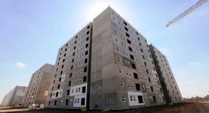 Na produção de unidades habitacionais em larga escala, só a construção industrializada consegue atender a demanda. Crédito: Reuters