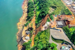 Segunda ponte ligando Brasil e Paraguai: lado brasileiro segue em ritmo acelerado e concretando blocos de fundação. Crédito: Alexandre Marchetti/Itaipu Binacional