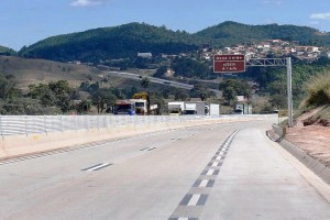 Ministro Tarcísio Gomes de Freitas: em plena pandemia, inauguração de obras não para. Crédito: MInfraestrutura