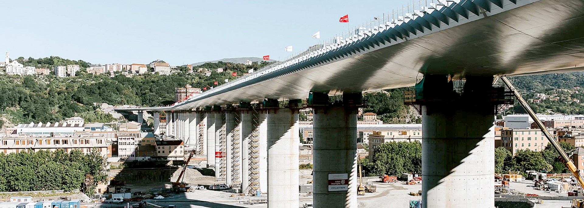 Com pilares construídos em formato elíptico, ponte interrompe o mínimo possível a insolação nas edificações do entorno  Crédito: WeBuild e Fincantieri Infrastructure 