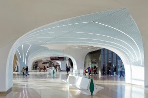 As 37 estações que integram o sistema do metrô de Doha foram construídas com elementos modulares parametricamente projetados Crédito: Qatar Rail
