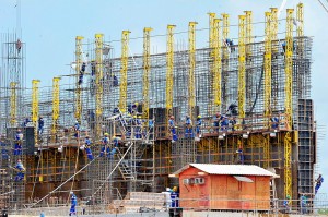 Confiança no setor da construção civil segue em alta pelo quinto mês seguido, após auge da pandemia de COVID-19 Crédito: CNI