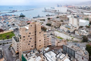 Explosão ocorrida dia 4 de agosto de 2020 afetou apenas os componentes envidraçados do Stone Garden, em Beirute Crédito: Lina Ghotmeh Architecture